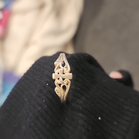 Sterling Silver Avon Cross Ring - Picture 5 of 5